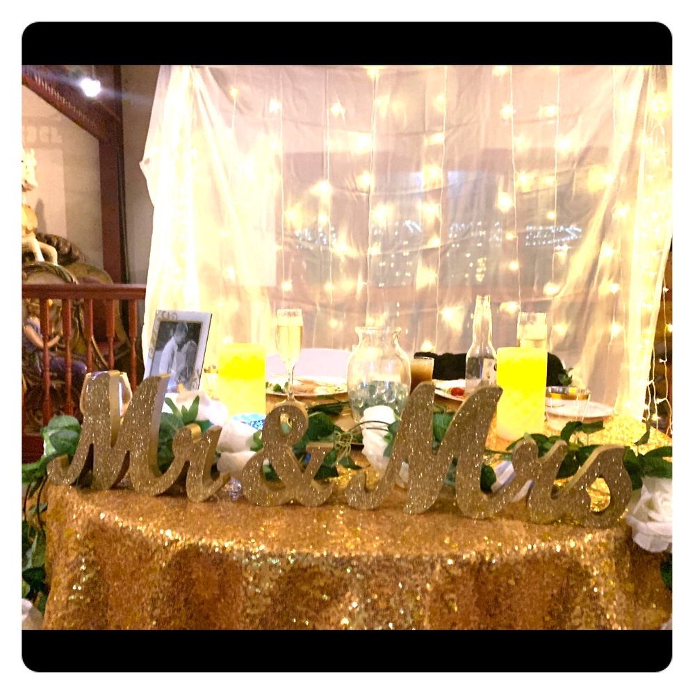 Gold Glitter Mr & Mrs wedding table sign